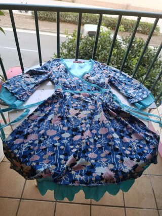 Vestido floral Uttan London S/M diseño cruzado