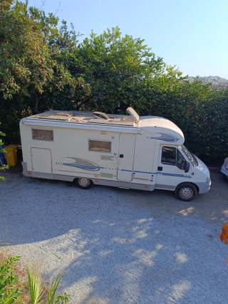 Autocaravana blanca