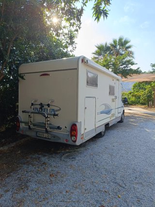 Autocaravana blanca