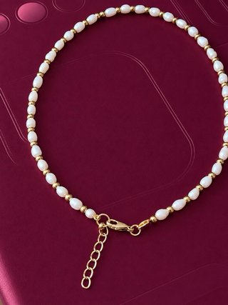 Collar de perlas y balines dorados acero