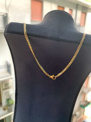 Collana con ciondolo croce oro
