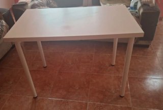 Mesa de escritorio blanca