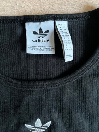 Crop top Adidas manga larga negro