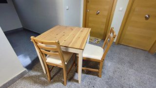Mesa de cocina y dos sillas de IKEA