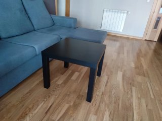 Mesa auxiliar negra IKEA