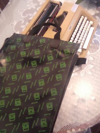 Máquina de escribir Olivetti Lettera 25 + funda
