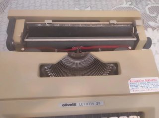 Máquina de escribir Olivetti Lettera 25 + funda