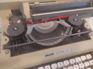 Máquina de escribir Olivetti Lettera 25 + funda