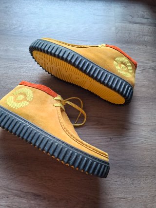Clarks Edición Pokémon Naranja y Amarillo