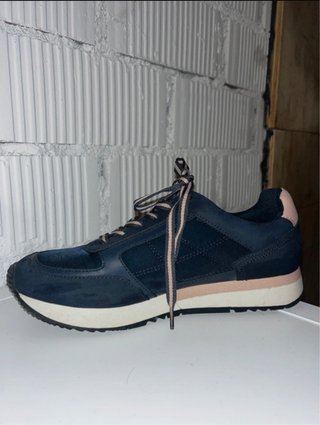 Zapatillas Parfois Azul Marino y Rosa