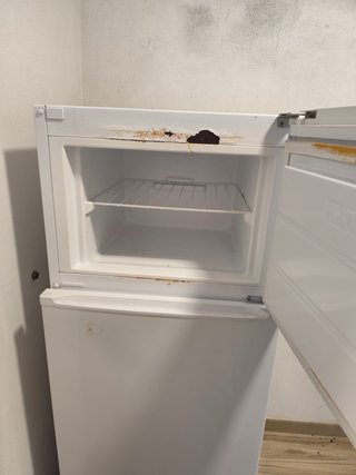 Nevera con congelador Indesit
