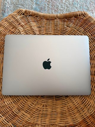 MACBOOK PRO M1 SEMINUEVO