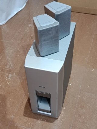 Altavoces Thomson, subwoofer pasivo y 2 satélites.