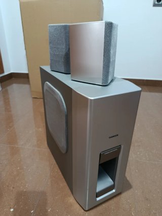 Altavoces Thomson, subwoofer pasivo y 2 satélites.
