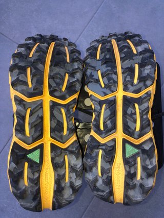 Zapatillas Brooks Cascadia Trail Running Gris/Amar