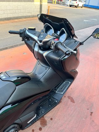 Yamaha T-MAX 530 DX Negra