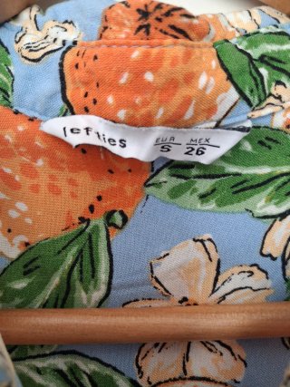 Camisa estampada de naranjas y flores