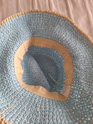 Sombrero de mujer azul y beige