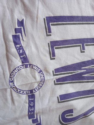 T-shirt Lewis University vintage bianca
