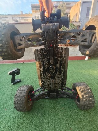 Arrma Outcast 8S 1/5