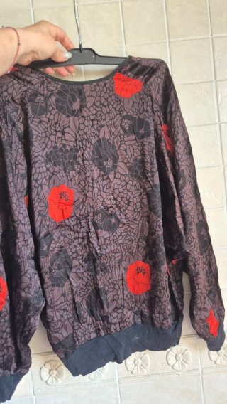 Top donna fantasia floreale con scollo incrociato