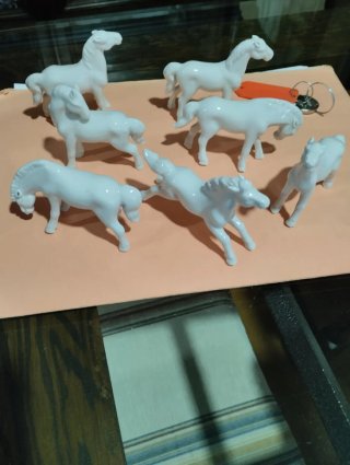 Colección 7 Caballitos Cerámica Blancos