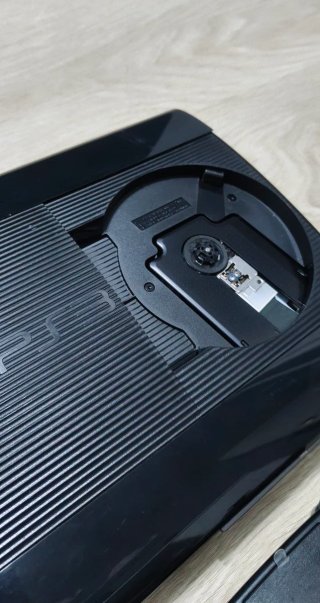 PS3 Super Slim 500GB + 500 Juegos + 1 Mando Nuevo