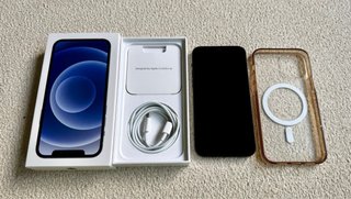 iPhone 12 128GB Negro y EarPods de regalo