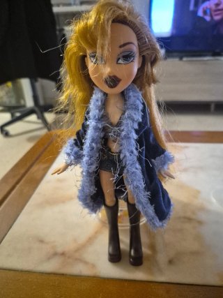 Lote 2 Bratz + 1 Moxie in omaggio