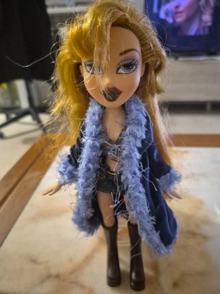 Lote 2 Bratz + 1 Moxie in omaggio