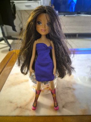 Lote 2 Bratz + 1 Moxie in omaggio
