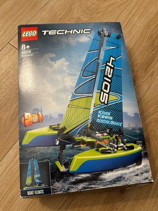 Lego Technic Catamaran 42105