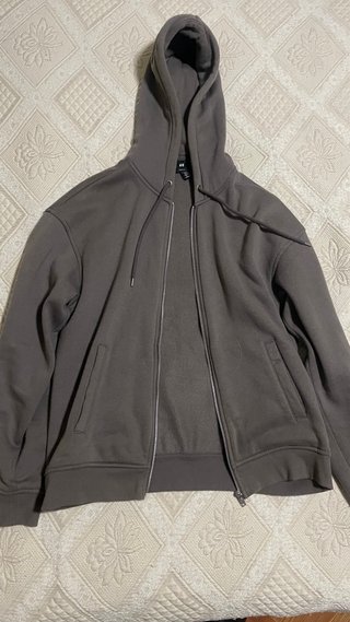Chaqueta H&M con cremallera y capucha