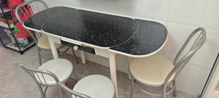 Mesa de cocina con 4 sillas