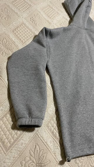 Sudadera gris con cremallera hombre