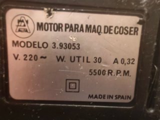 Máquina de coser Alfa antigua