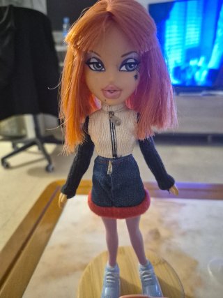 Lote 3 Bratz + 1 Moxie