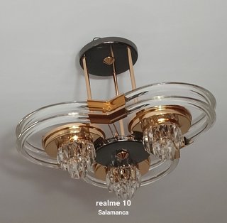 Lámpara de salón con cristales dorados