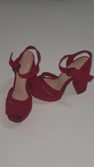 Sandalias de tacón rojas Bershka