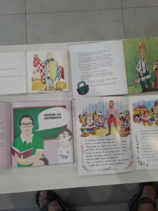 Lote de cuatro libros variados para niños pequeños