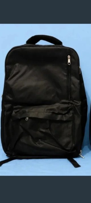 Mochila de viaje negra