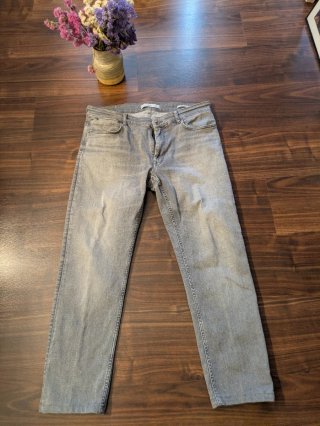 Pantalones vaqueros grises
