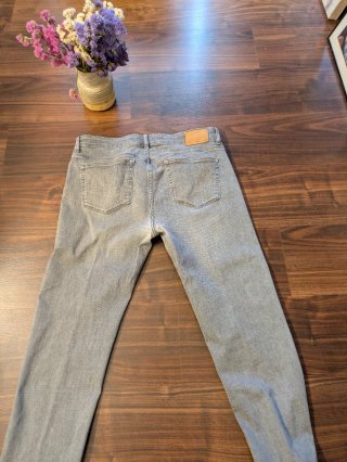 Pantalones vaqueros grises