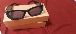 Gafas de sol Miu Miu mujer negras y doradas