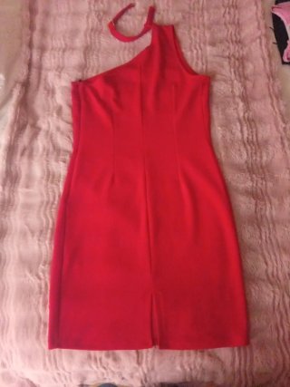 Vestido rojo de fiesta con choker
