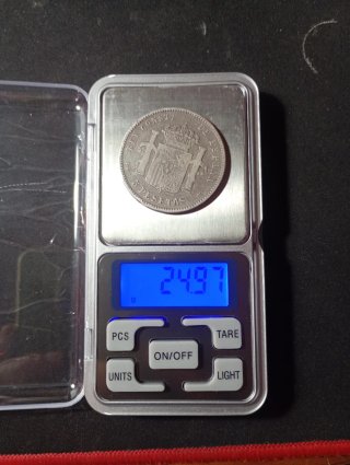 Antigua moneda de plata