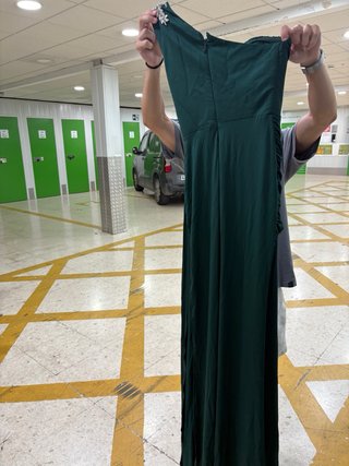 Vestido de gala verde con diamantes