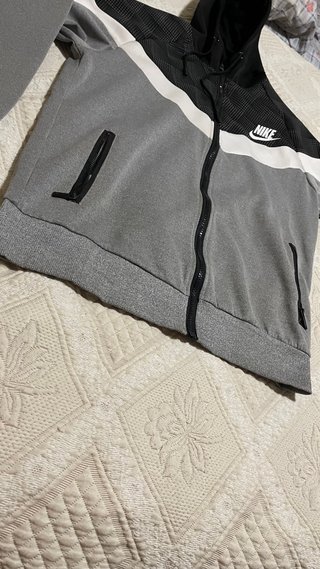 Chaqueta Nike con capucha