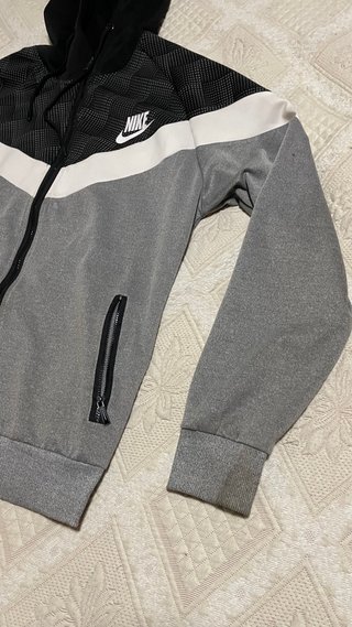 Chaqueta Nike con capucha