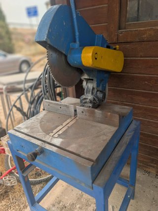 Tronzadora industrial azul